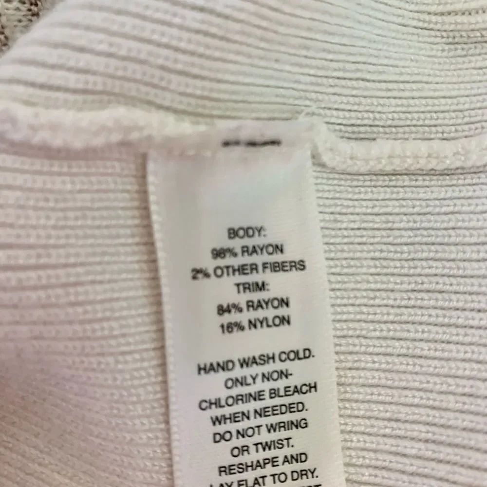 Sweater Measurements in Description - Picture 4 of 4